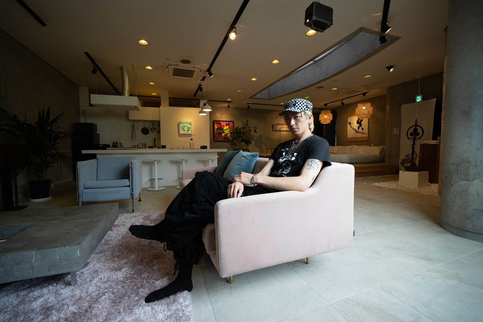 Guest resting in a pink armchair in the SHIKI lounge